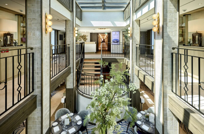 Risteily Viva Cruises lobby